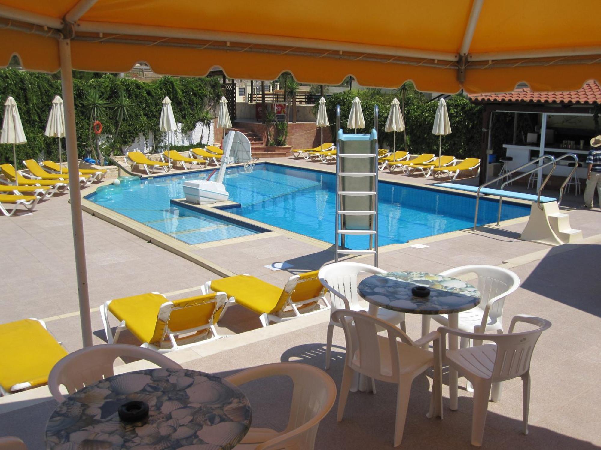 Amazones Villas Apartments Hersonissos  Eksteriør billede